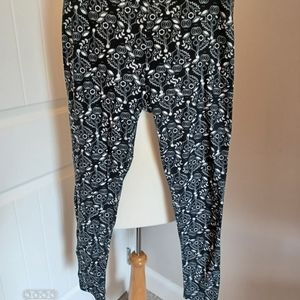 LULAROE LEGGINGS TALL AN CURVY #J17